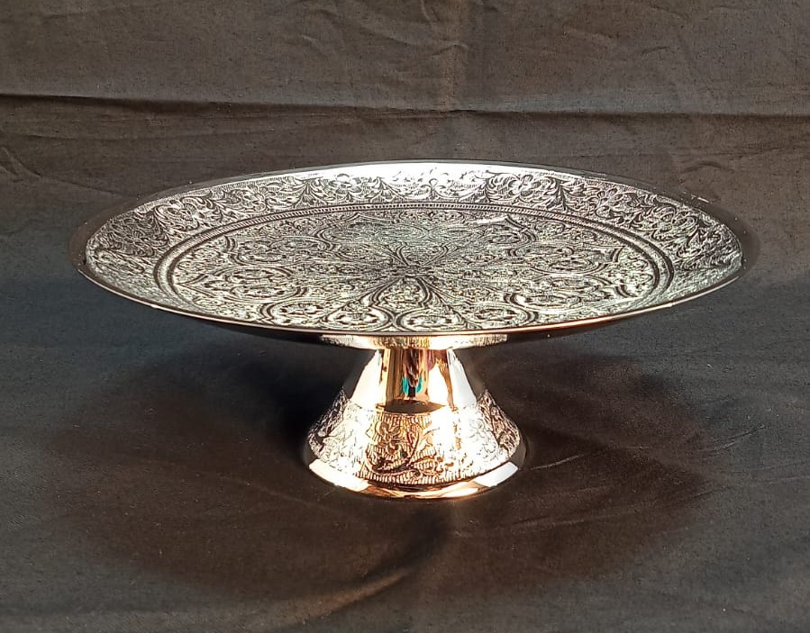 <span style="margin: 0px 0px 5px 0px; font-weight: 600; color:#81655d;">Item #: 2349</span><br />Engraved Cake Stand