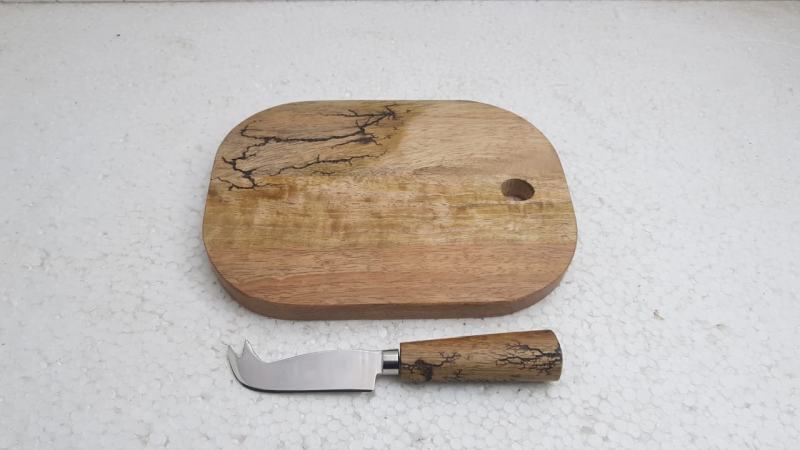 <span style="margin: 0px 0px 5px 0px; font-weight: 600; color:#81655d;">Item #: CH-4570</span><br />chopping board